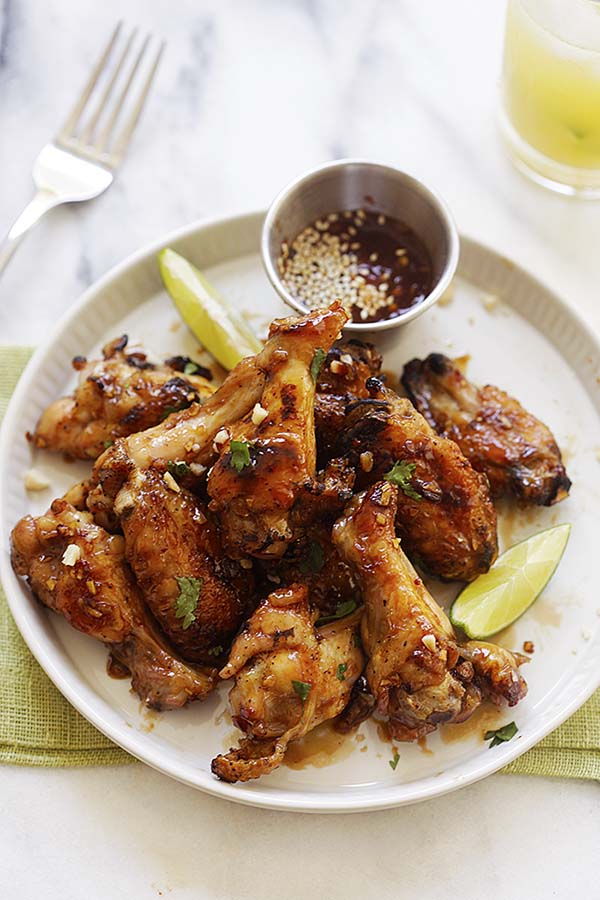 Easy chicken wings recipe marinated with fish sauce, garlic and sugar. These Vietnamese chicken wings are so good!