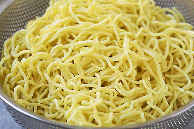 Close up picture of Asian garlic noodles.