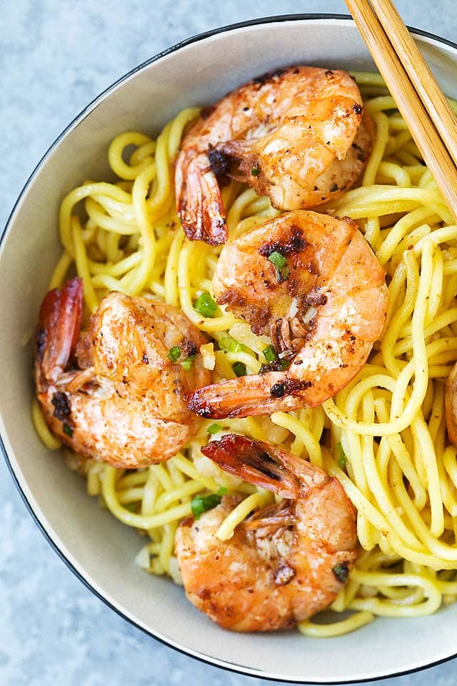 Fresh yellow noodles is the best noodles for garlic noodles.