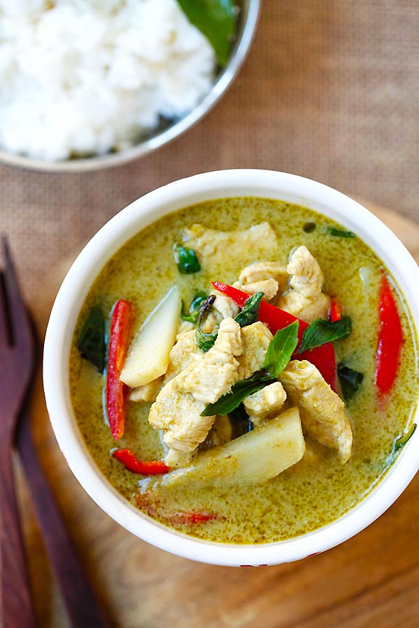 green thai pork curry