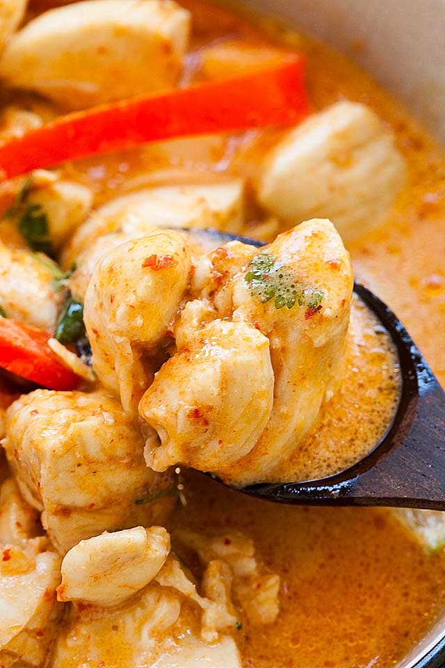 Easy chicken curry recipe made with chicken tenders, coconut milk and red bell peppers.