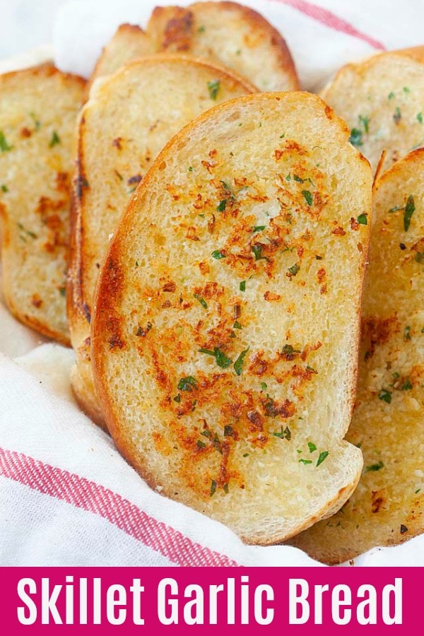 Easy and quick garlic bread made on a cast-iron skillet. This skillet garlic bread is buttery, garlicky and cheesy. The recipe  takes 15 mins to make and great with spaghetti, meatballs and more!