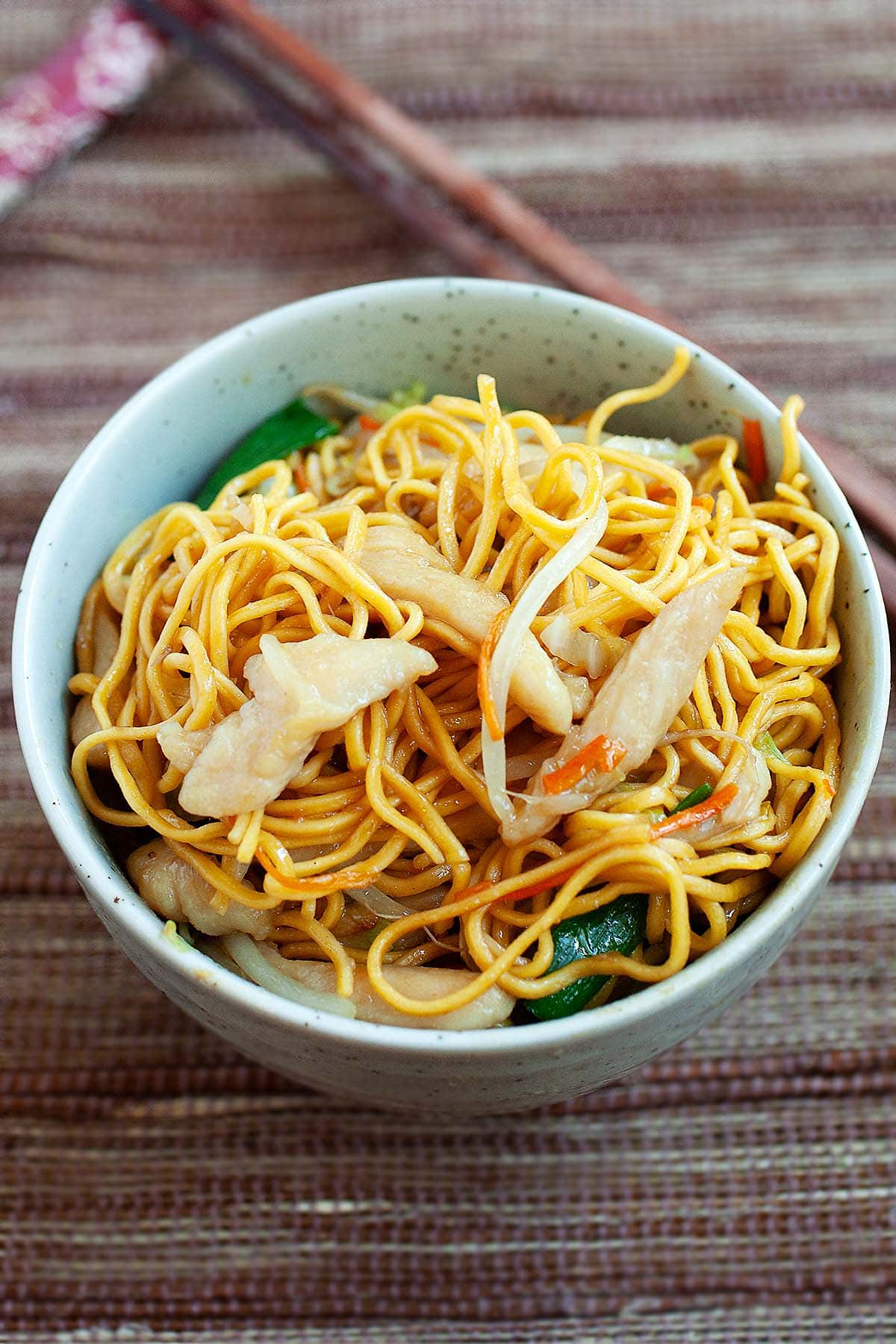 Easy chicken chow mein recipe with tender chicken, chow mein noodles and vegetables. 