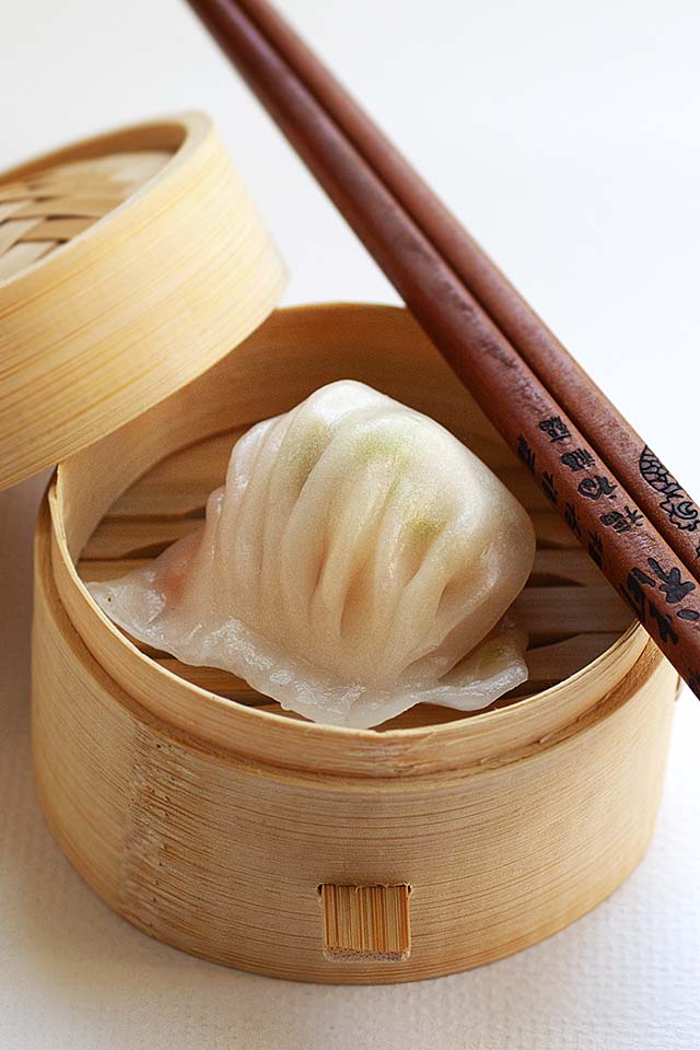 har gow in a bamboo steamer.