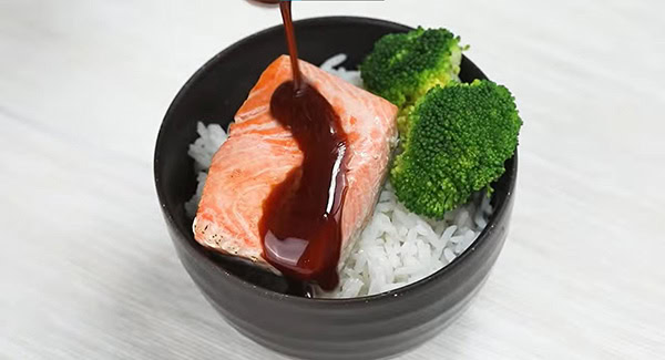 Drizzle teriyaki sauce over the salmon.