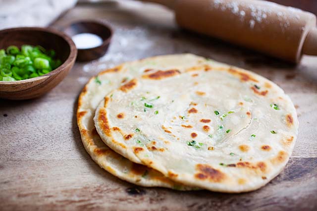 https://rasamalaysia.com/wp-content/uploads/2019/04/scallion-pancakes2.jpg