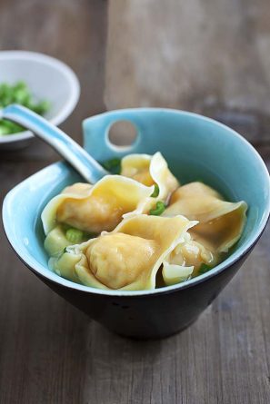 Wonton Soup (with Juicy Shrimp Wontons!) - Rasa Malaysia