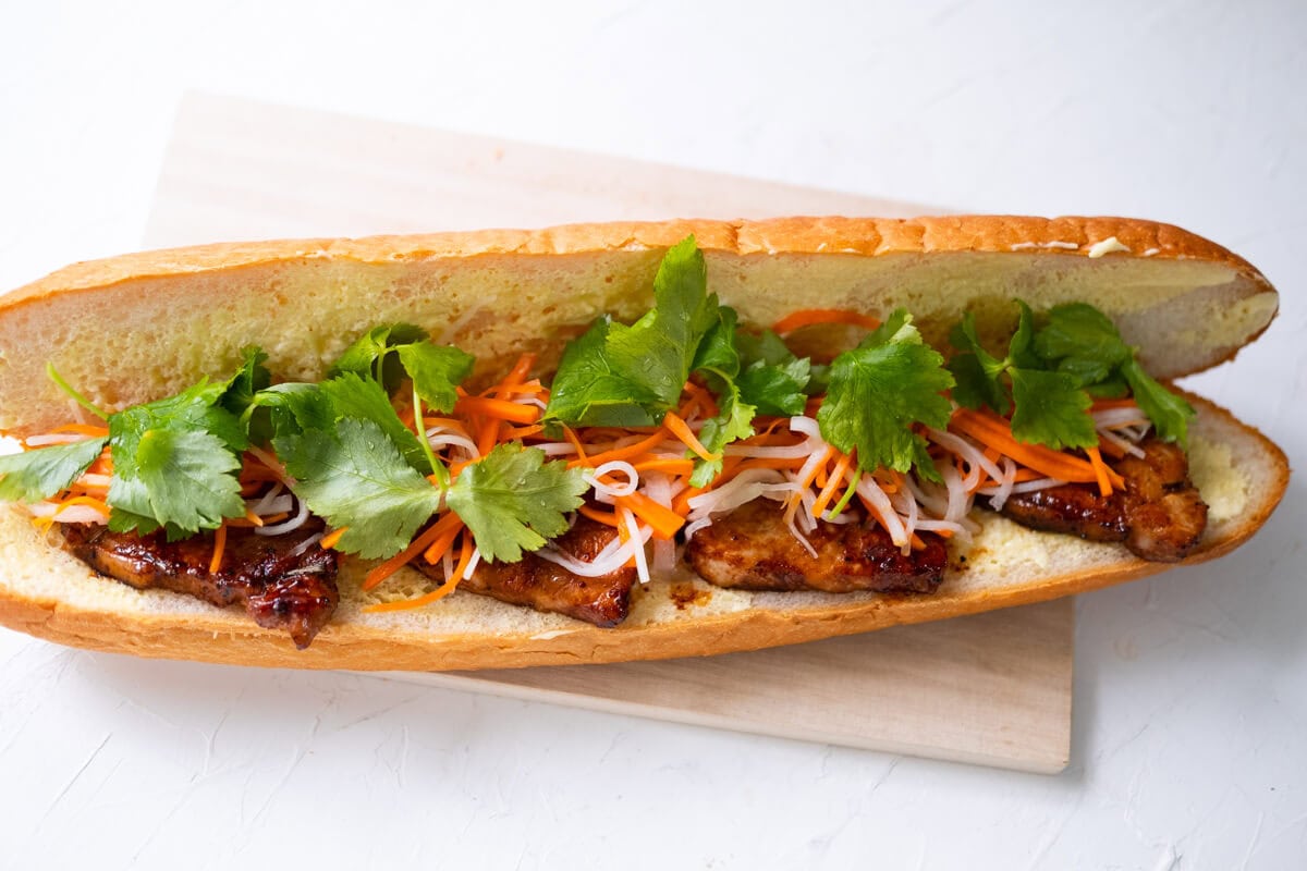 Grilled pork, pickled carrots and daikon, mayonnaise and cilantro leaves in between a French bread. 