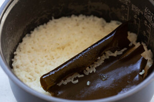 Cooking sushi rice in rice cooker.