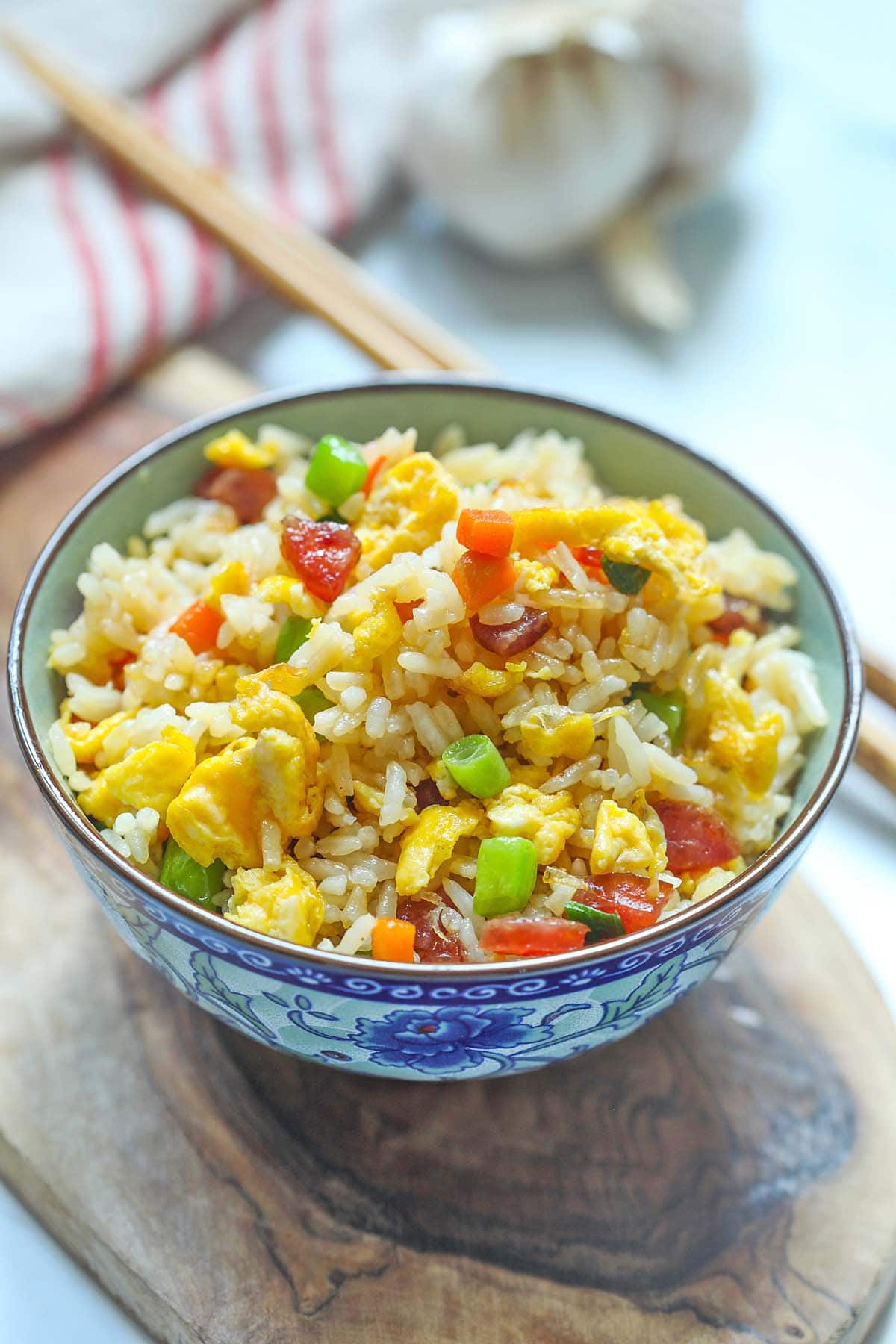 Chinese fried rice in a Chinese bowl.