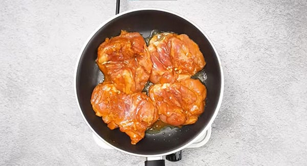 Cook the chicken thighs until golden brown. 