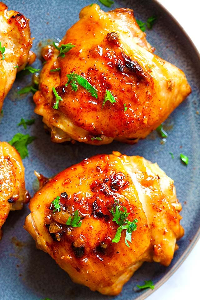 Baked Chicken Legs And Thighs / Baked Crispy Chicken Thighs - Immaculate Bites / Place each coated piece of chicken on baking rack.