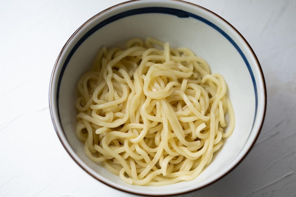 Cooked noodles in a bowl. 