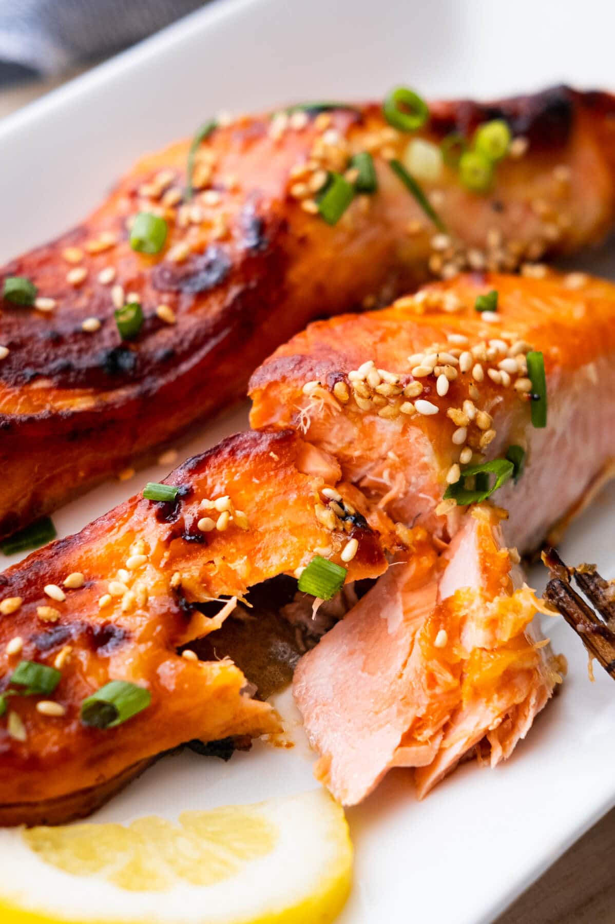 Break the broiled miso salmon fillet with chopsticks. 