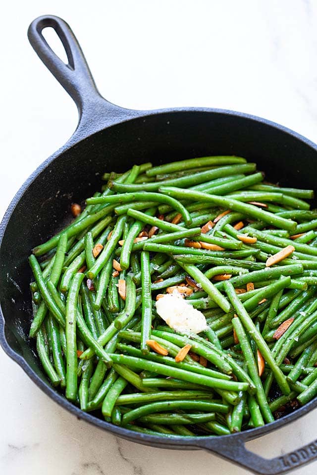 Sauteed green beans in a skillet.