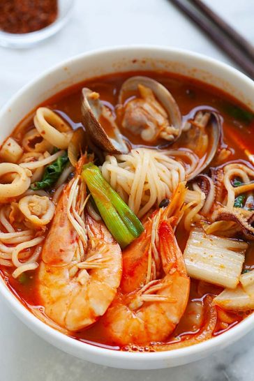 Jjamppong (Korean Seafood Noodle Soup) - Rasa Malaysia