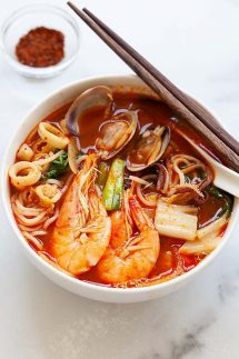 Jjamppong (Korean Seafood Noodle Soup) - Rasa Malaysia