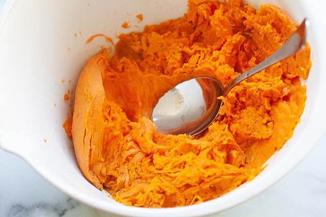 How to Mash Sweet Potatoes? Use the back of a big spoon to mash the sweet potatoes.