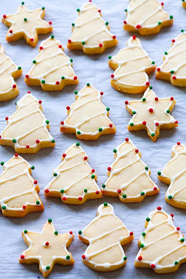 Christmas Sugar Cookies Recipe with Easy Icing - Sally's Baking