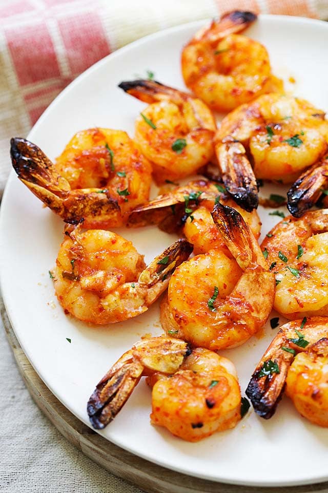 Grilled shrimp recipe with shrimp marinated with grilled shrimp marinade and seasoning.