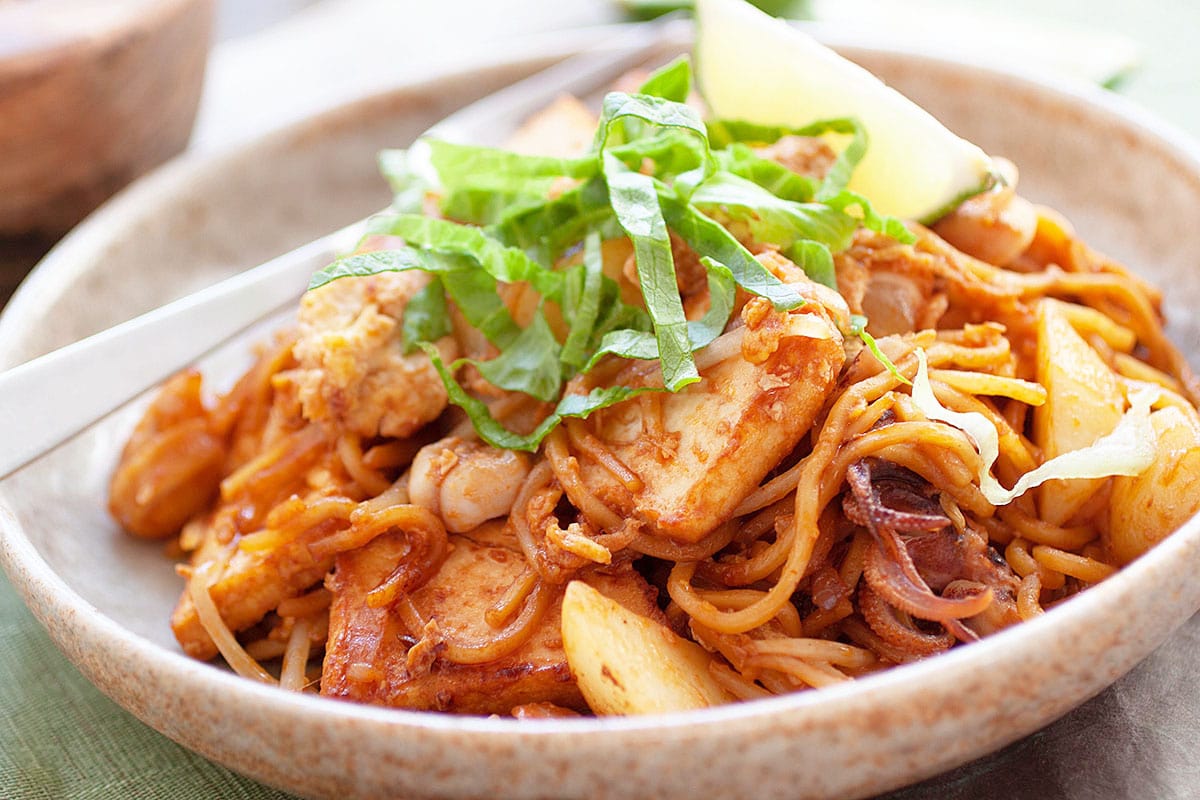 Mee goreng, ready to serve. 