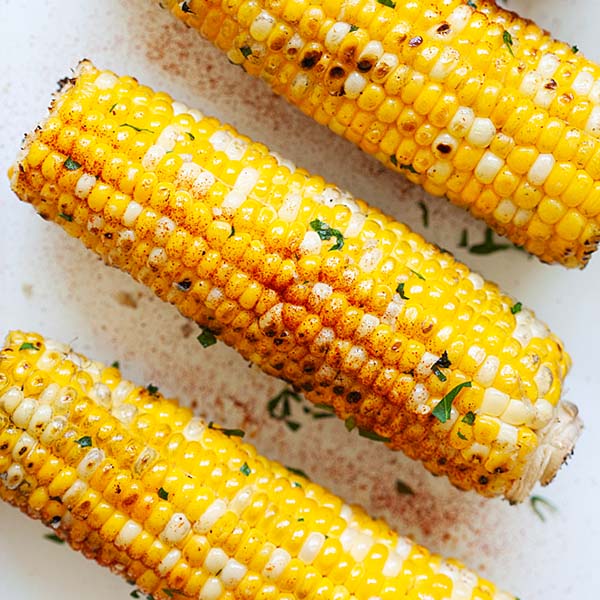 Grilled corn with garlic butter.