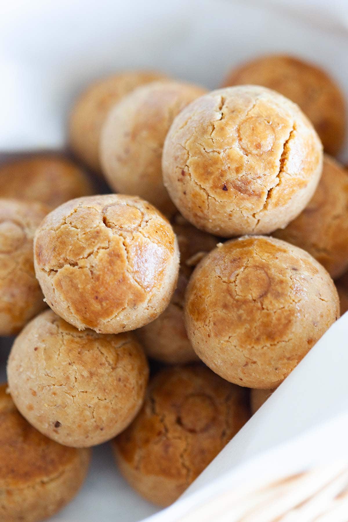  biscoitos de amendoim, prontos para servir.