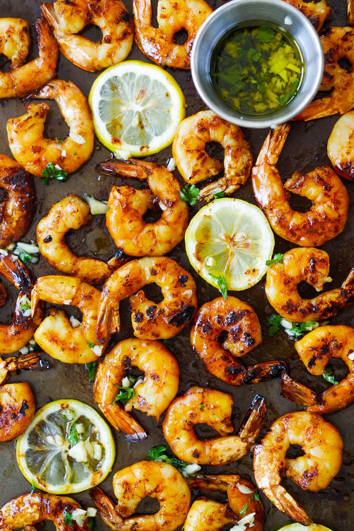 Top down view of grilled shrimp and lime slices beautifully arranged.