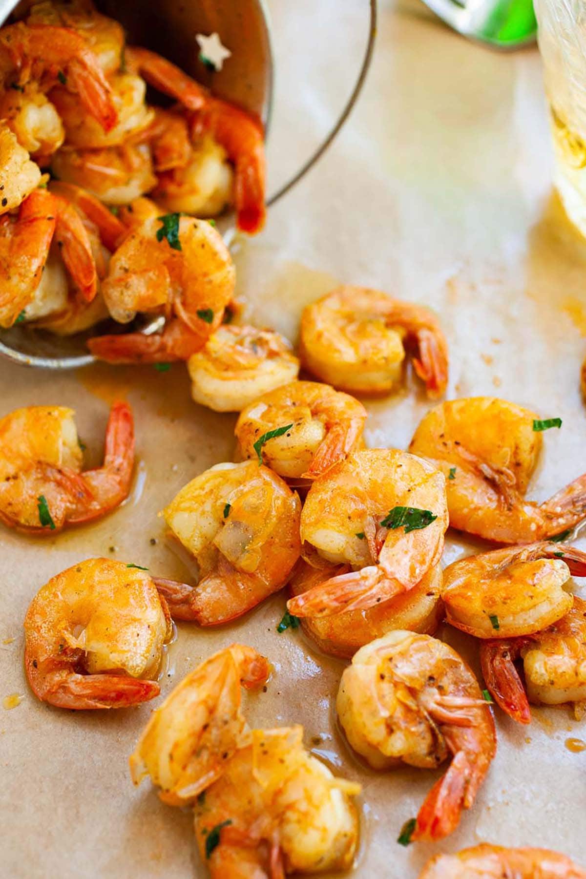 Easy summer shrimps appetizers marinade with beer, butter and spices.