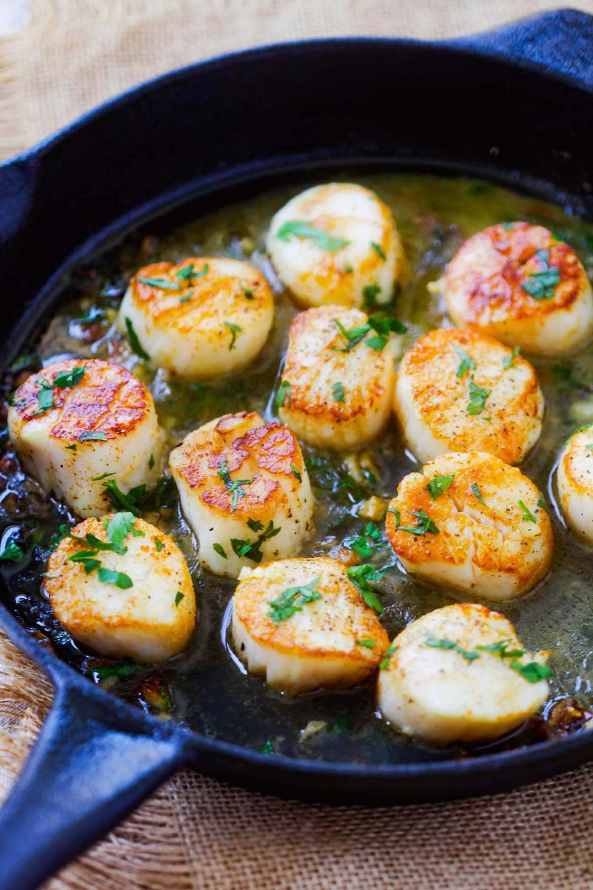 Easy and quick garlic scallops.
