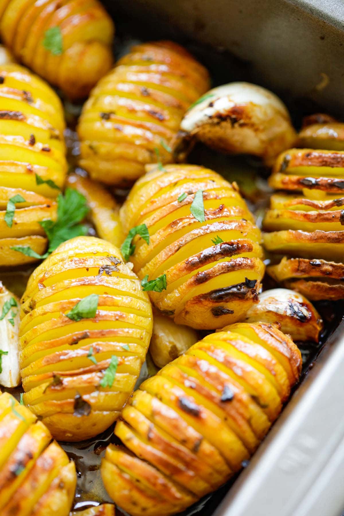 Easy Roasted potatoes with butter, garlic, lemon juice, herbs and honey recipe.