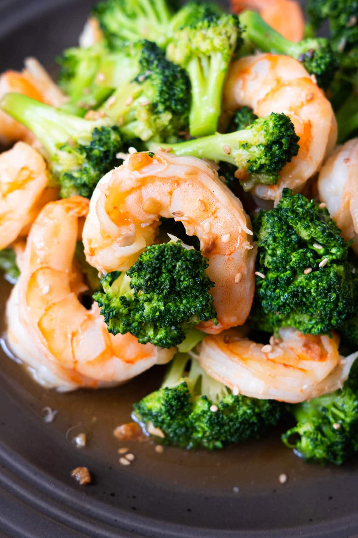Delicious shrimp and broccoli stir fry to crunchy and coated with flavorful brown sauce. 