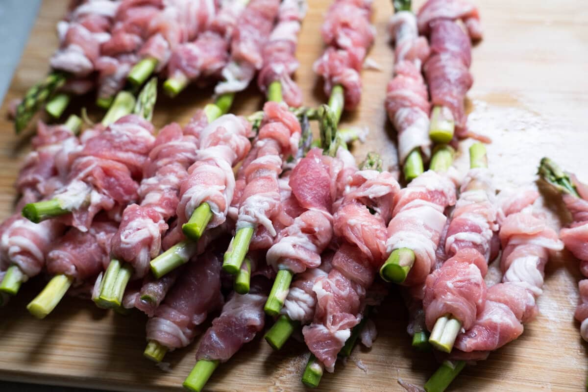 Wrap each asparagus with thinly sliced pork. 