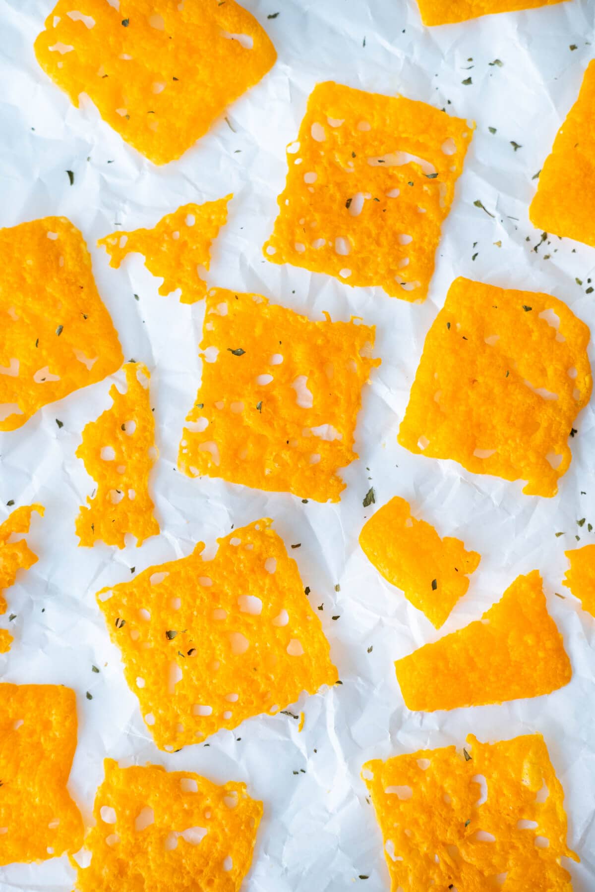 Crispy DIY cheese crackers recipe. 