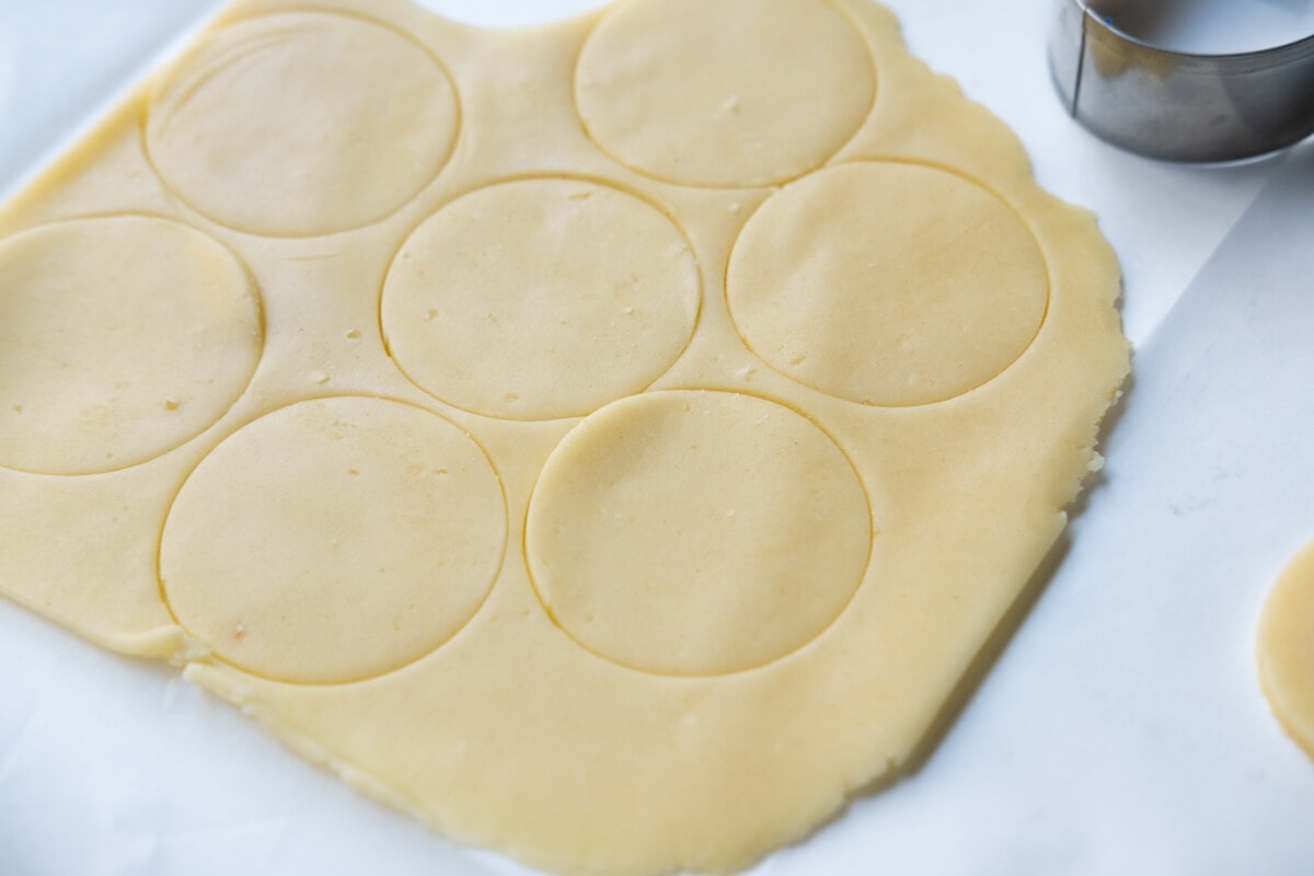 Cut the crisp choux pastry top dough with a cookie cutter. 