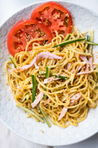 Cold sesame noodle with tangy sesame dressing.