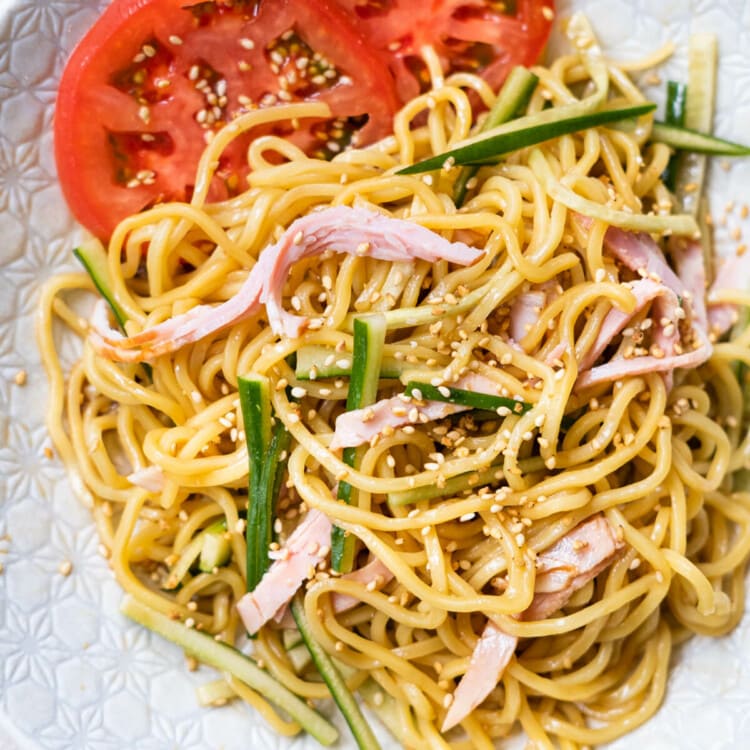 Cold sesame noodle with tangy sesame dressing.