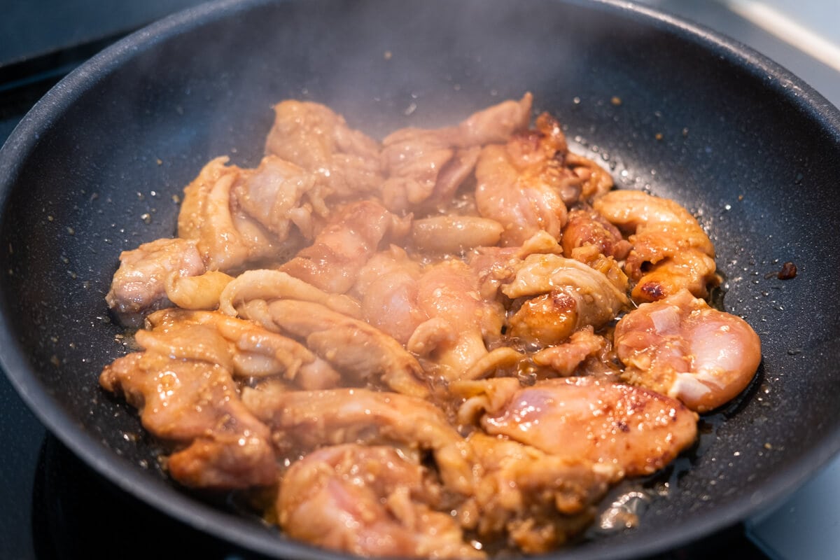 Cook the chicken in a skillet. 