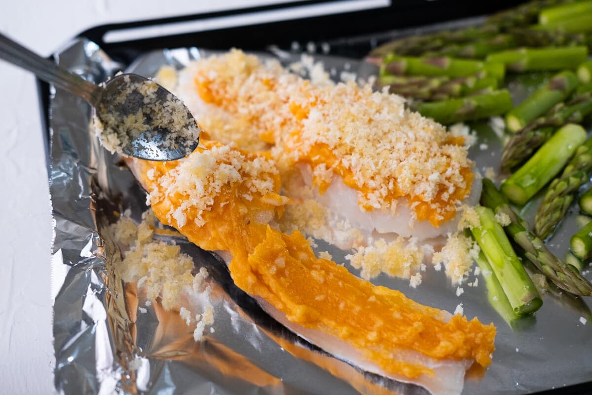 Place fish fillets and asparagus on the baking sheet, and spread the miso mixture on sea bass fillets and top with panko. 