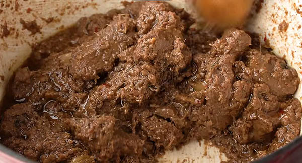 Image of the Beef Rendang ready to serve.
