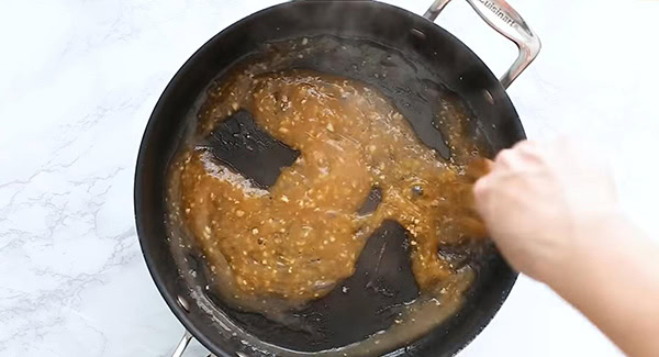 This image shoes the Honey Sesame Sauce being thickened.