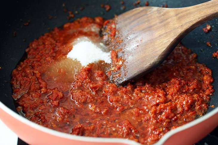 This image shows the seasonings being added into the Sambal.