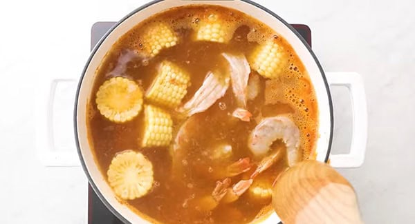 Shrimp boiled in a pot.