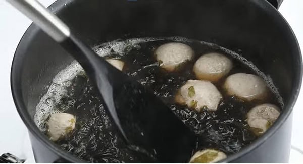 Fish ball soup with Chinese seaweed in a pot. 
