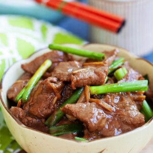 Chinese stir fry beef with ginger and scallion in brown sauce.