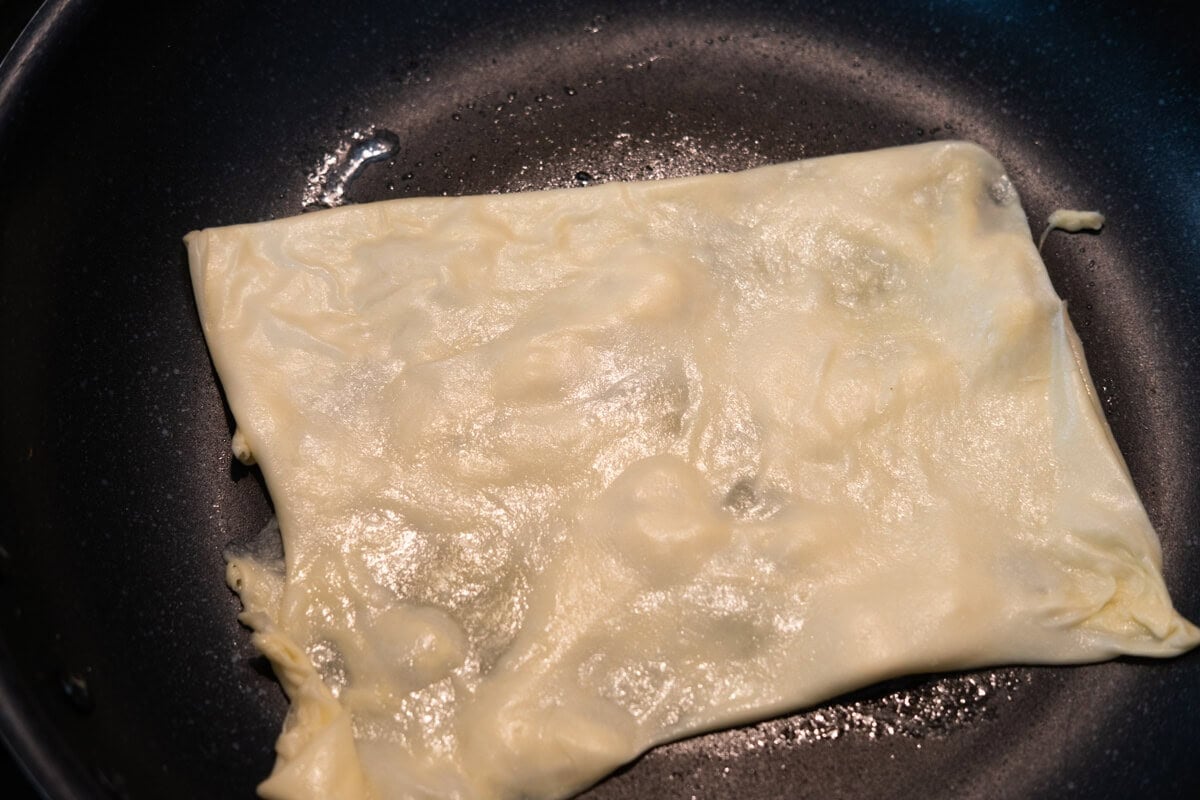 Place one bread to the pan. 