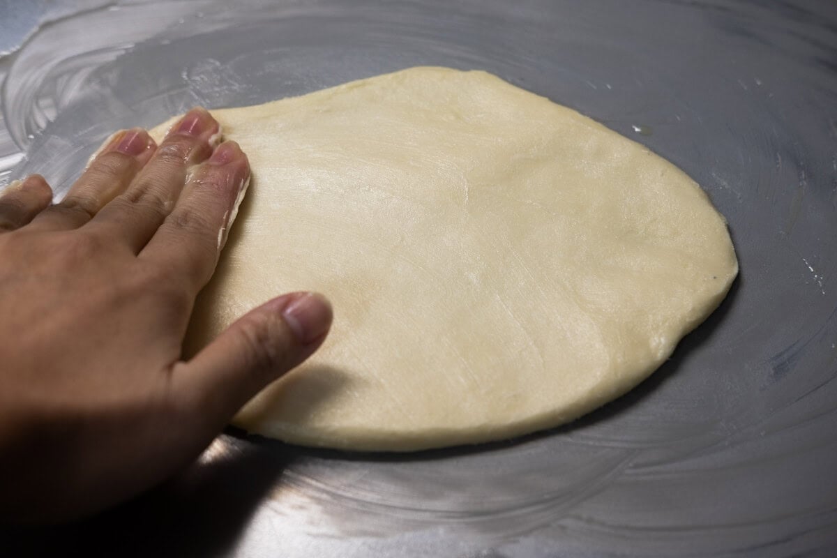 Stretch the dough into a sheet.