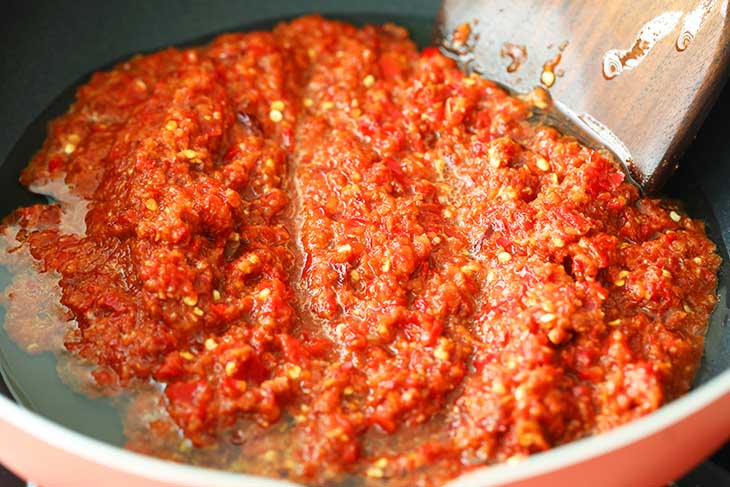 Saute the Sambal in a pan.