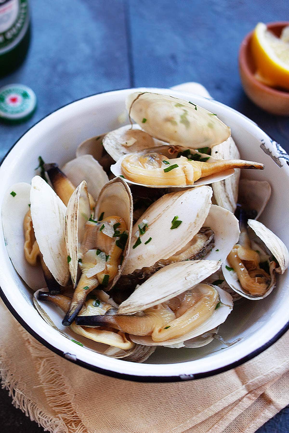 Simple yet the best steamer clams recipe using garlic, herb and white wine. 