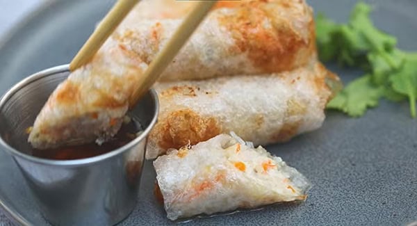 Vietnamese spring rolls served with nuoc cham. 